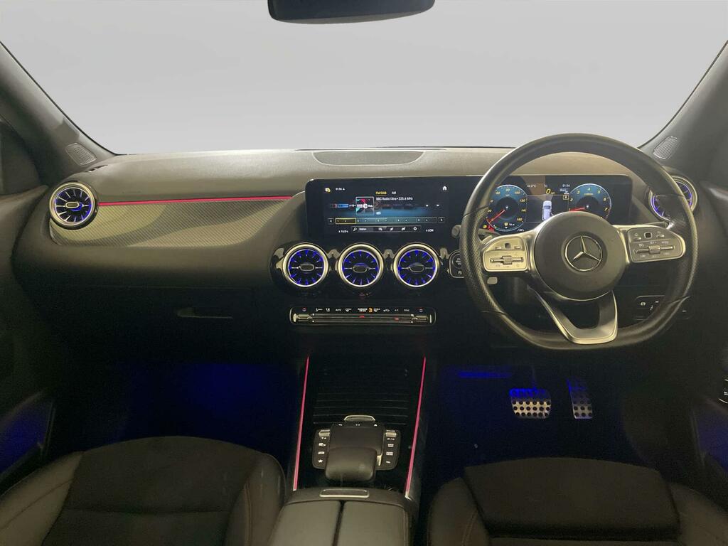 Mercedes-Benz GLA Class 1.3 Gla200 Amg Line Premium Suv 7G-dc White #2