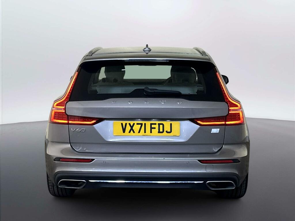 Volvo V60 2.0 B3p Momentum 7 Speed Black #7