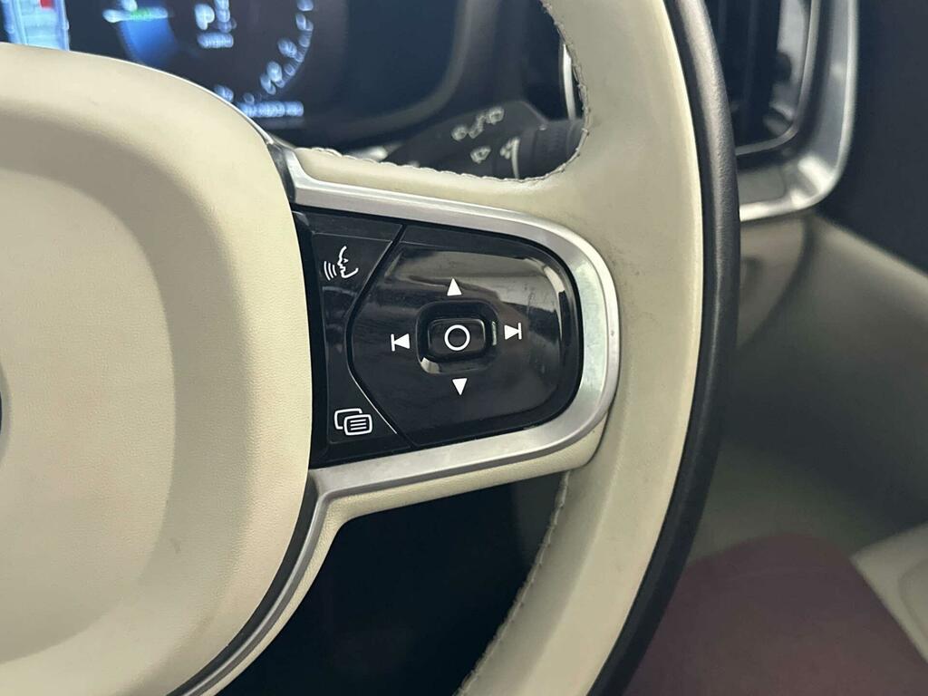 Volvo V60 2.0 B3p Momentum 7 Speed Black #17