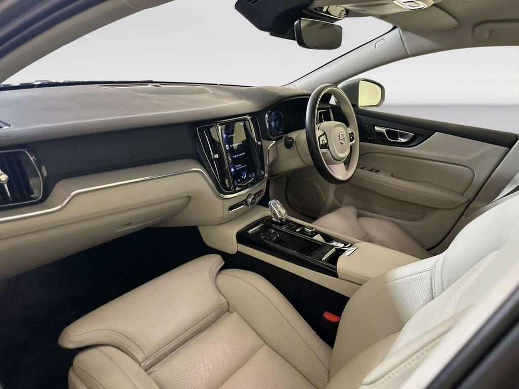 Volvo V60 2.0 B3p Momentum 7 Speed Black #10