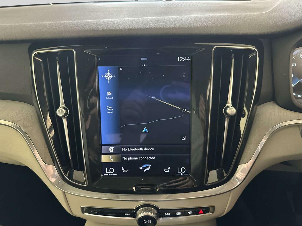 Volvo V60 2.0 B3p Momentum 7 Speed Black #19