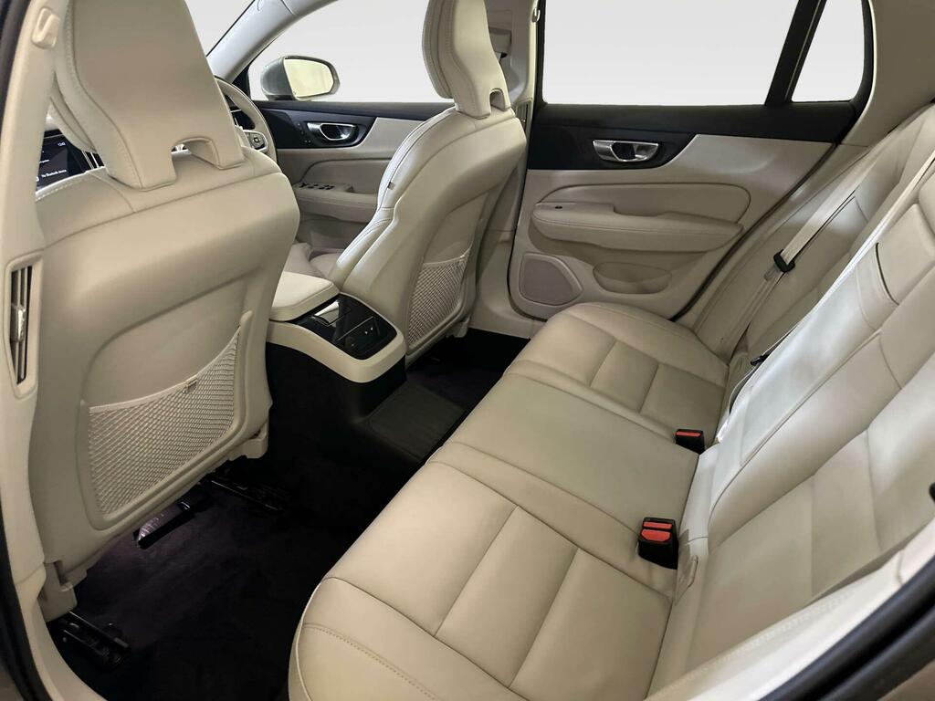 Volvo V60 2.0 B3p Momentum 7 Speed Black #12