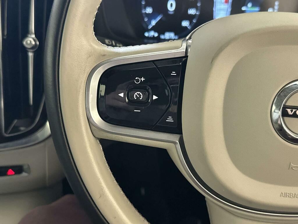 Volvo V60 2.0 B3p Momentum 7 Speed Black #15