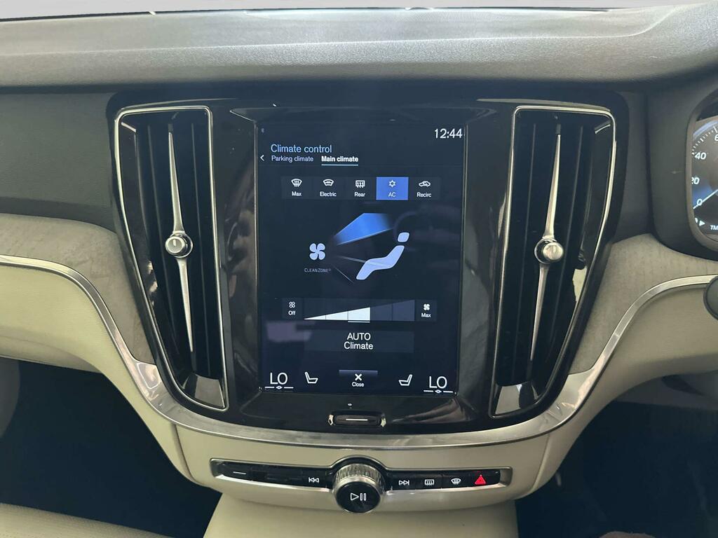 Volvo V60 2.0 B3p Momentum 7 Speed Black #22