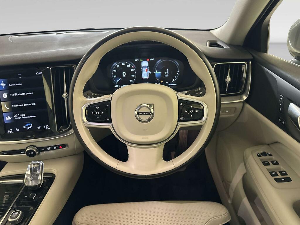 Volvo V60 2.0 B3p Momentum 7 Speed Black #14