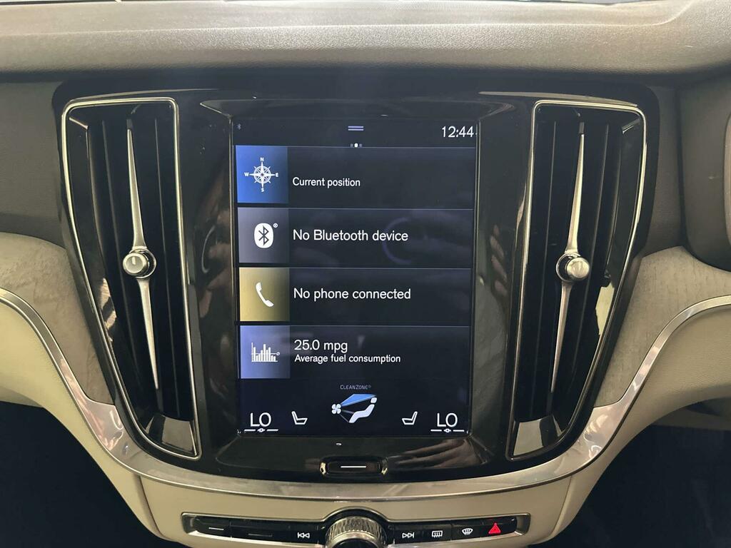 Volvo V60 2.0 B3p Momentum 7 Speed Black #20