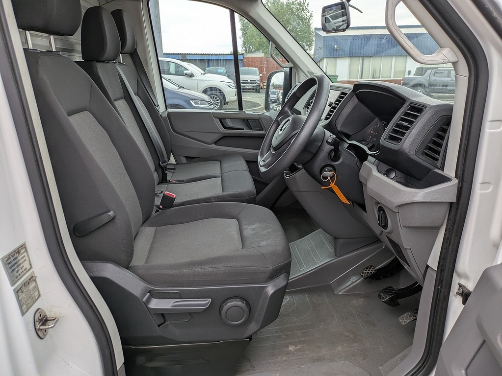 Volkswagen Crafter Cr35 Startli 4.9 M Low Loader Luton Van White #4
