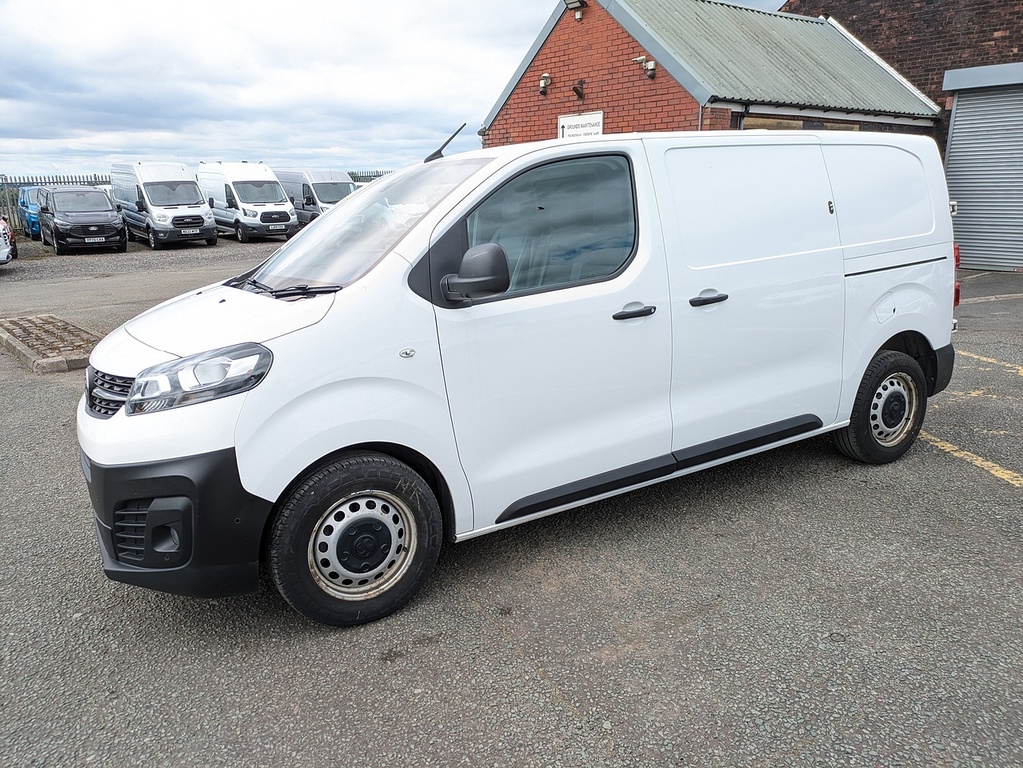 Vauxhall Vivaro Turbo D 2900 Dynamic White