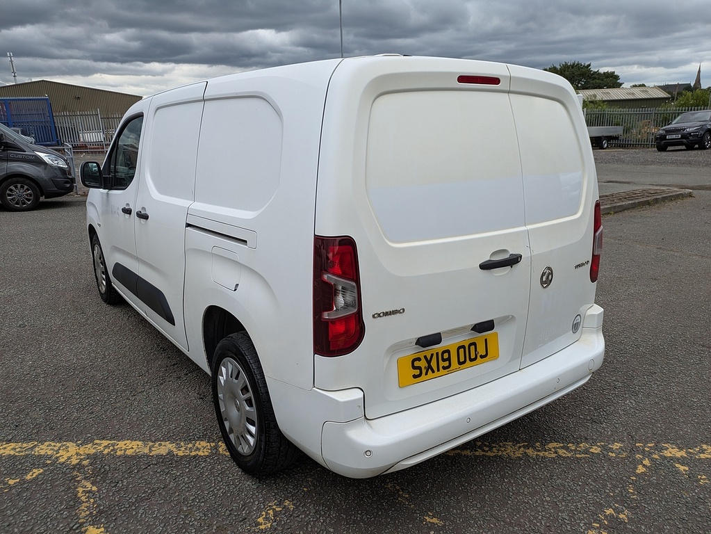 Vauxhall Combo Turbo D 2300 Sportive White #4