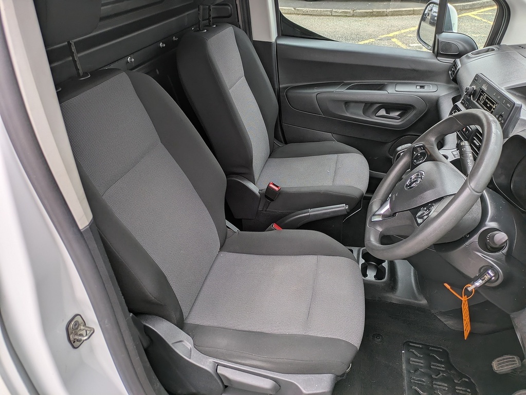 Vauxhall Combo Turbo D 2300 Sportive White #6