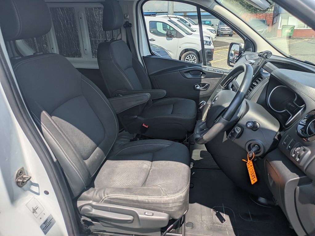 Renault Trafic 2.0 Dci Energy 28 Black Edition Edc Swb Standard R Grey #9