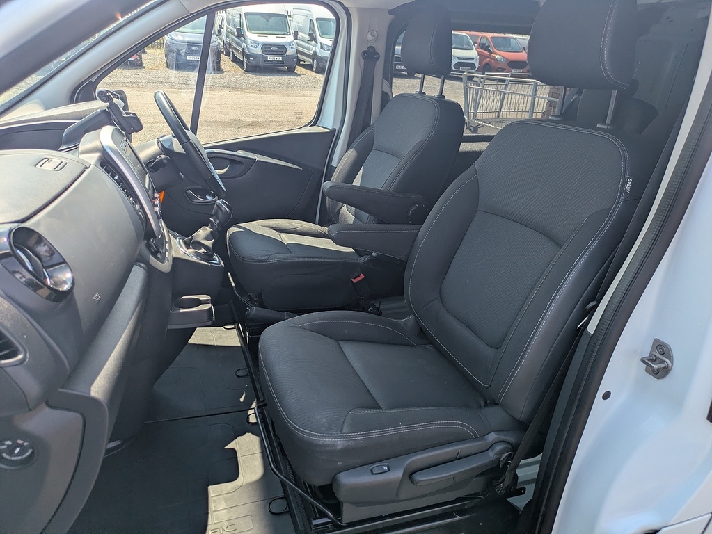 Renault Trafic 2.0 Dci Energy 28 Black Edition Edc Swb Standard R Grey #21