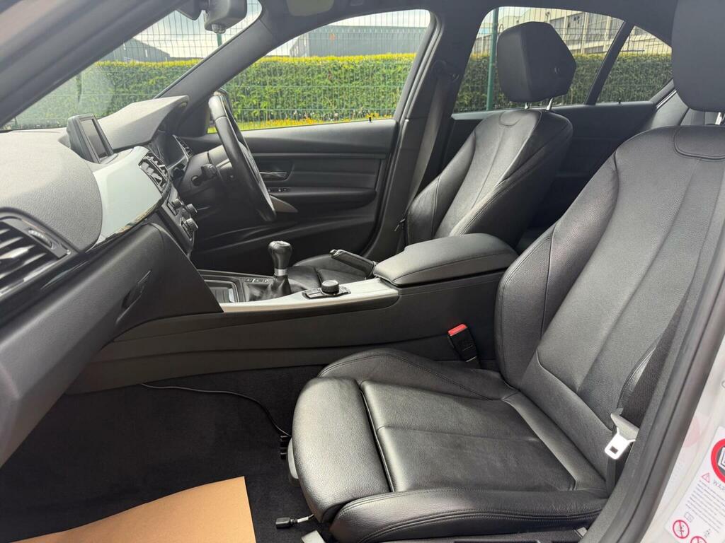 BMW 3 Series Saloon 2.0 320D Modern Saloon 2012 White #23