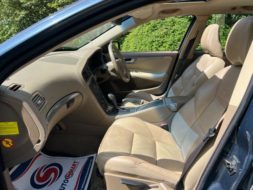 Volvo V70 Blue #35