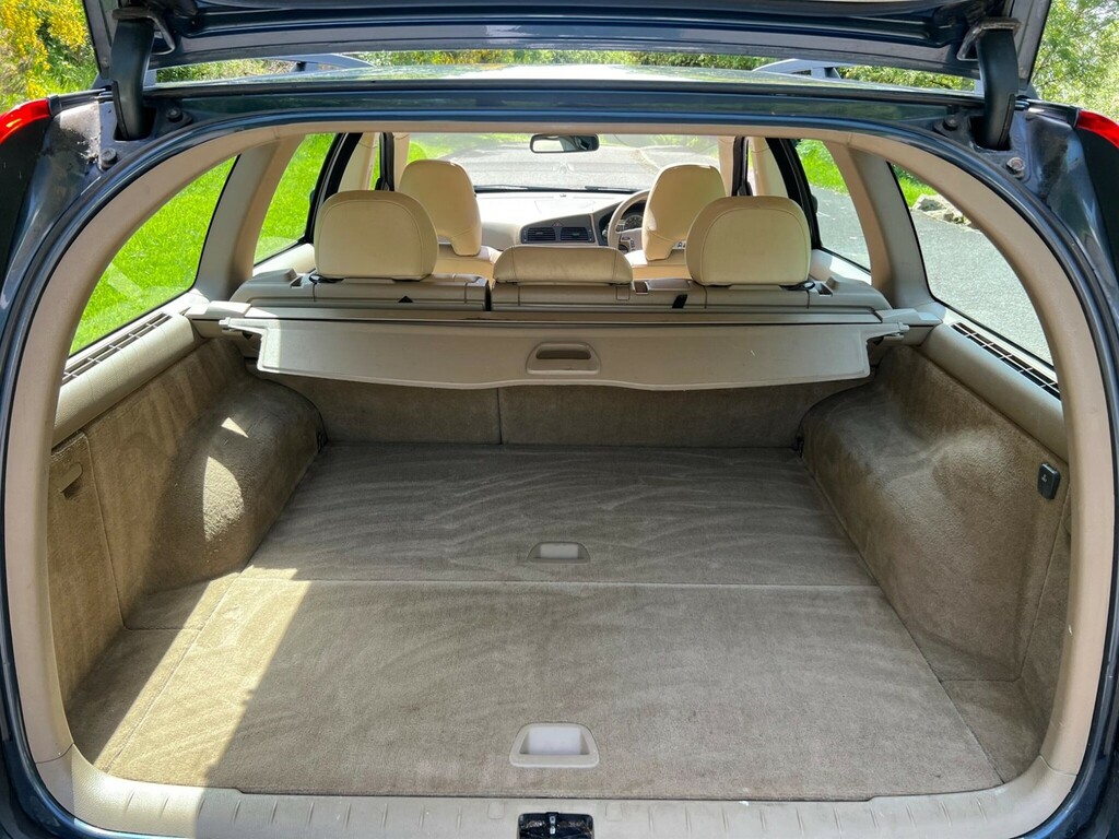 Volvo V70 Blue #30