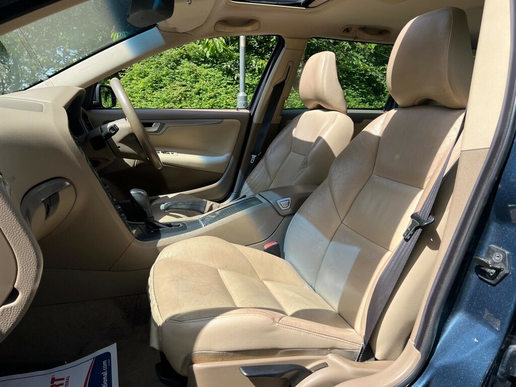 Volvo V70 Blue #34