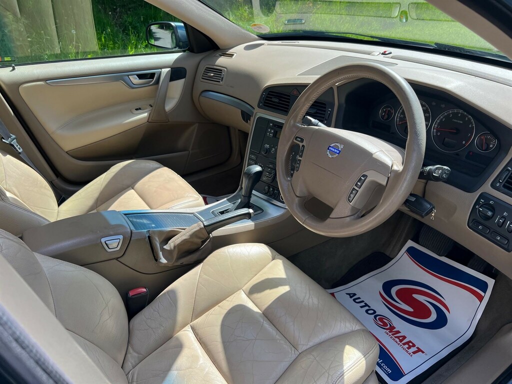 Volvo V70 Blue #13