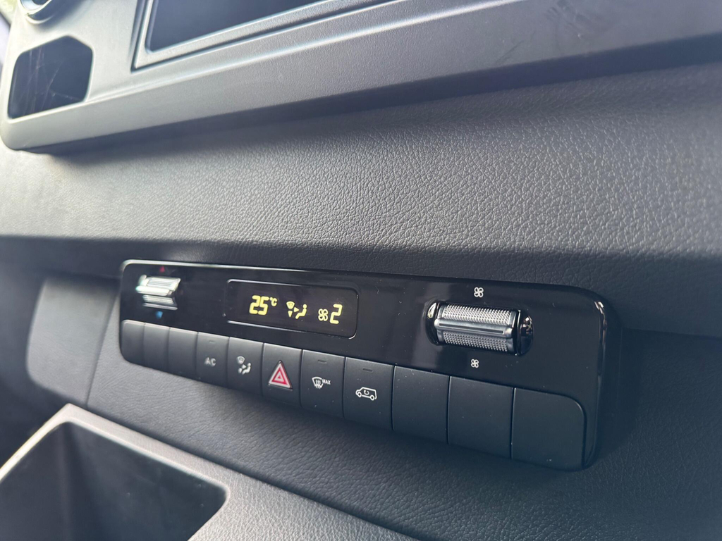 Mercedes-Benz eSprinter Progressive L2h2 Dc 80Kw 55Kw White #18
