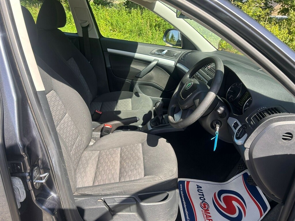 Skoda Octavia Hatchback Blue #8
