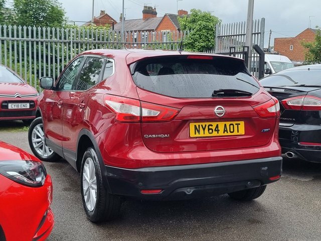 Nissan Qashqai 1.5 Dci Acenta Premium Suv 2Wd E NY64AOT Red #4