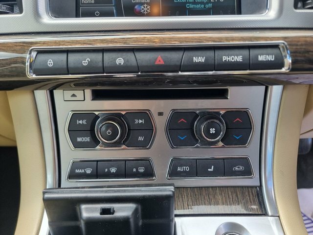 Jaguar XF 3L Portfolio Black #12