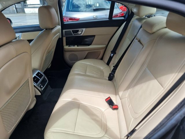 Jaguar XF 3L Portfolio Black #19