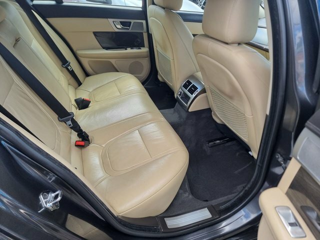 Jaguar XF 3L Portfolio Black #16
