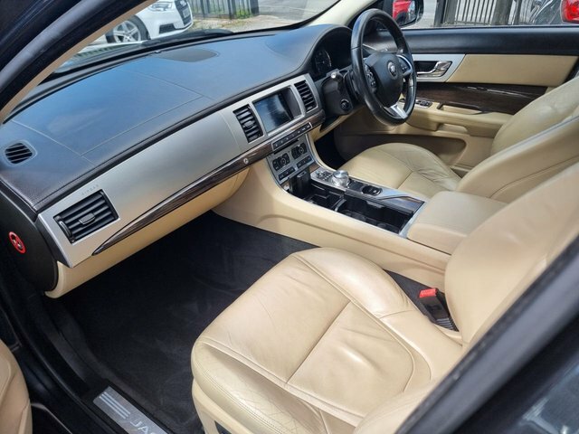 Jaguar XF 3L Portfolio Black #20