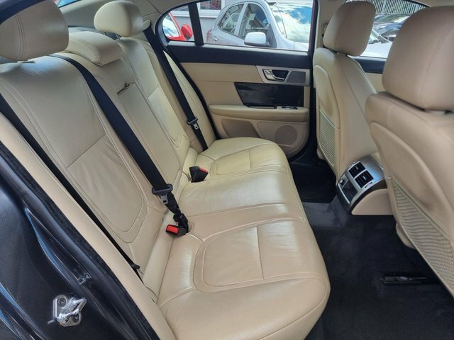 Jaguar XF 3L Portfolio Black #17