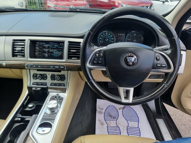 Jaguar XF 3L Portfolio Black #9