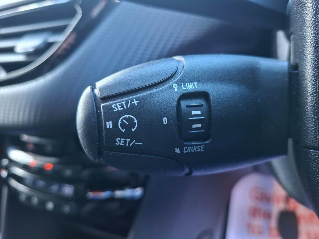Peugeot 2008 Active Grey #17