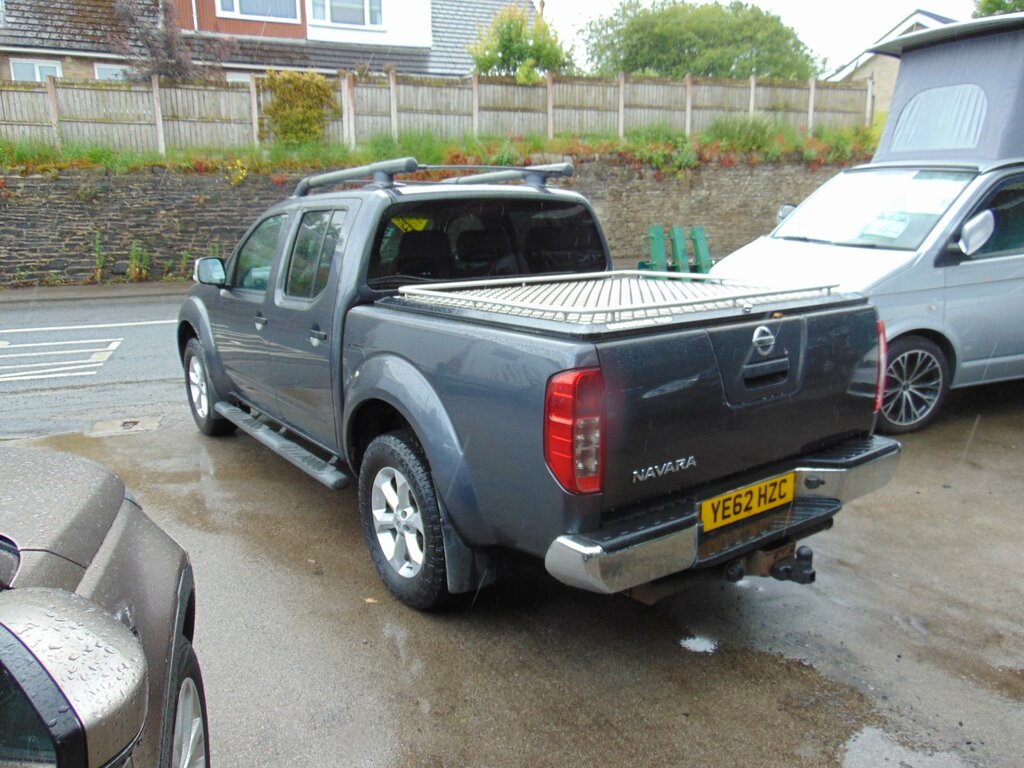 Nissan Navara 2.5 Dci Tekna Pickup Double Cab 4W Grey #3