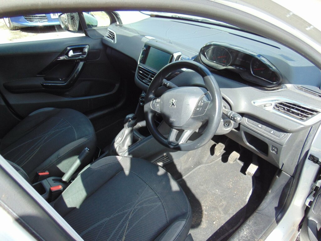 Peugeot 208 1.2 Vti Active Grey #4