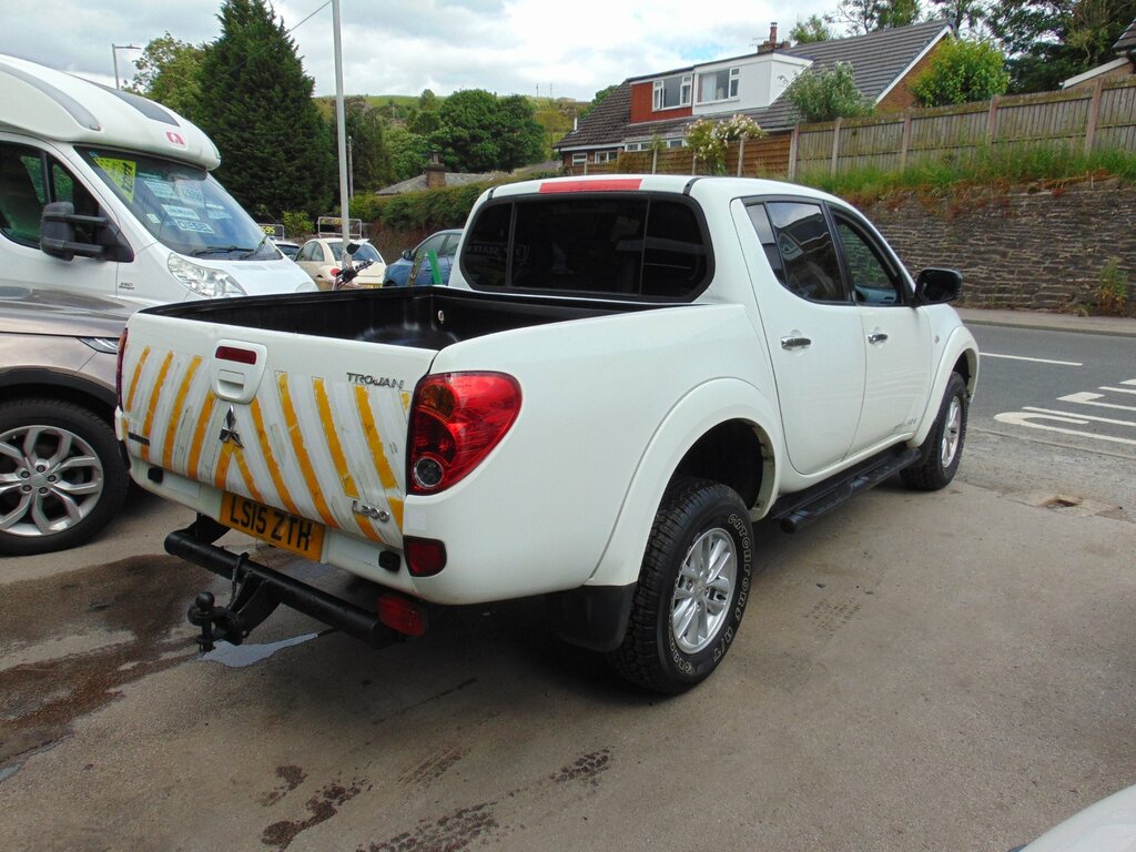 Mitsubishi L200 2.5 Di-d Trojan Pickup Double Cab Manua White #4