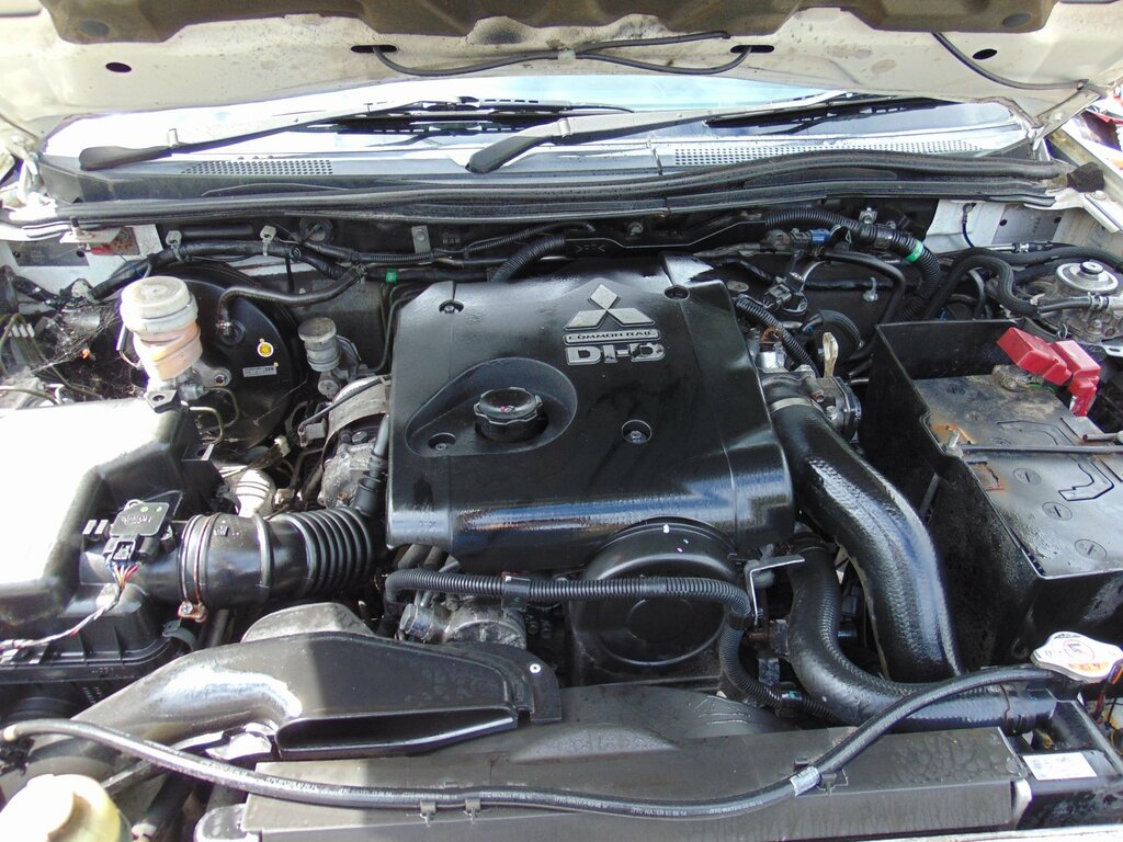 Mitsubishi L200 Di-d 4X4 Challenger Lb Dcb Red #8