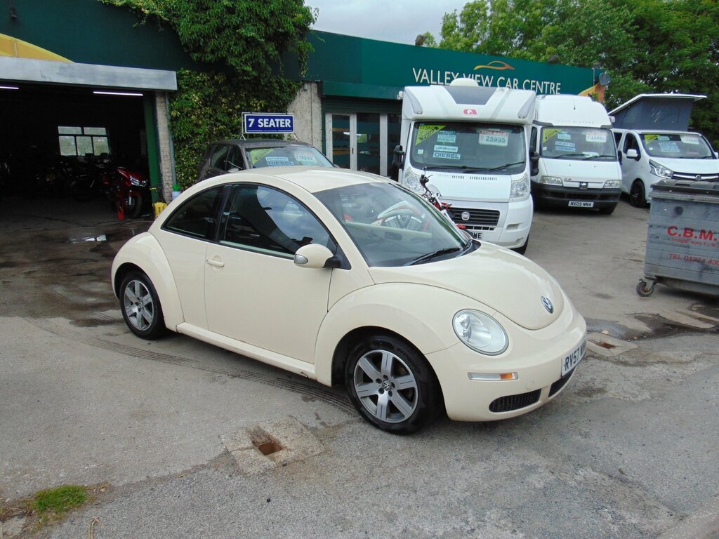 Volkswagen Beetle 1.6 Luna Hatchback Euro 4 102 P Beige
