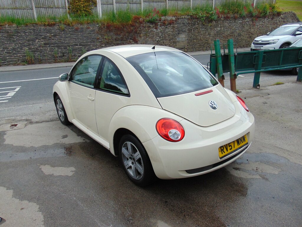 Volkswagen Beetle 1.6 Luna Hatchback Euro 4 102 P Beige #3
