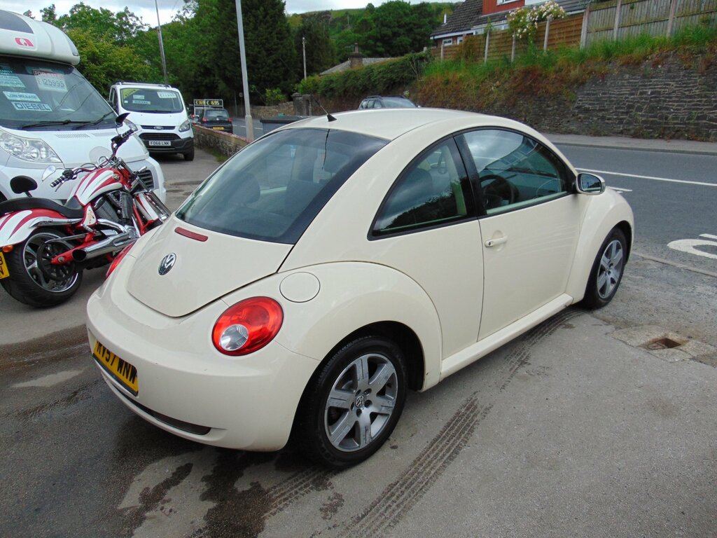 Volkswagen Beetle 1.6 Luna Hatchback Euro 4 102 P Beige #4