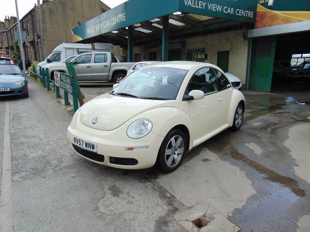 Volkswagen Beetle 1.6 Luna Hatchback Euro 4 102 P Beige #2