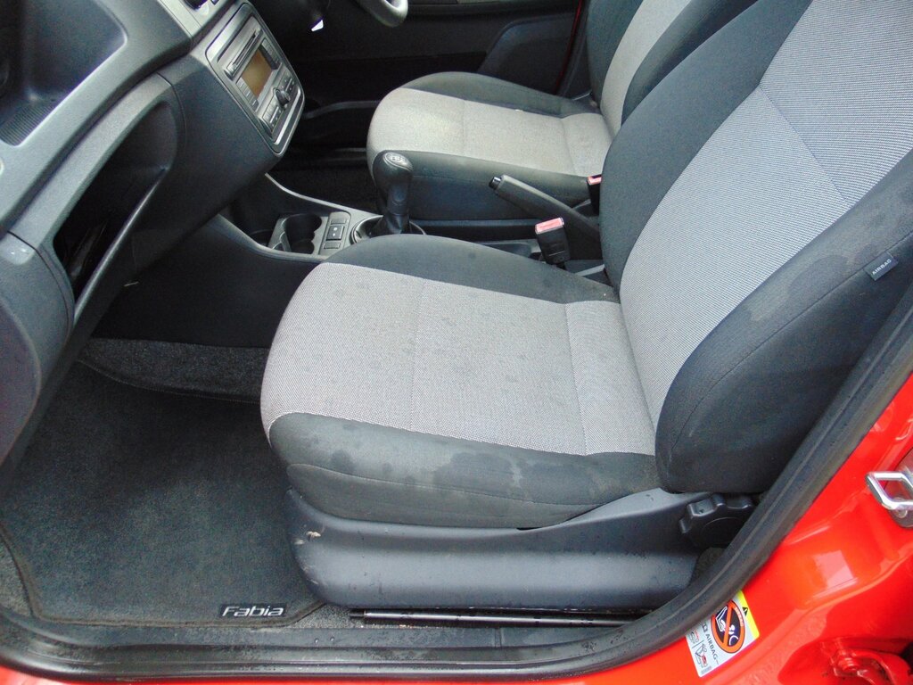 Skoda Fabia 1.2 Htp 6V 1 Hatchback 140 Gkm Red #6
