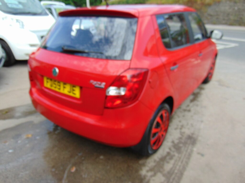 Skoda Fabia 1.2 Htp 6V 1 Hatchback 140 Gkm Red #4