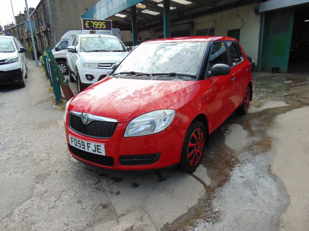 Skoda Fabia 1.2 Htp 6V 1 Hatchback 140 Gkm Red #2
