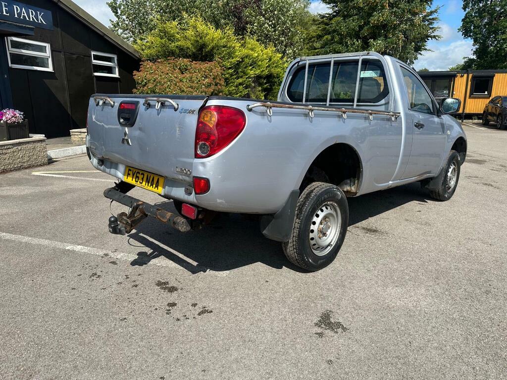 Mitsubishi L200 2.5 Di-d Trojan 2013 White #10