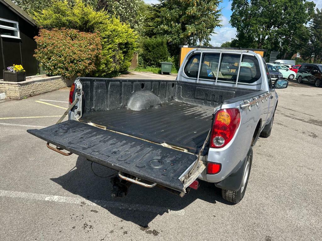 Mitsubishi L200 2.5 Di-d Trojan 2013 White #9