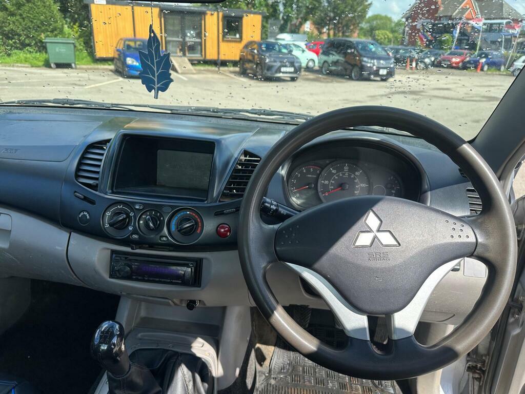 Mitsubishi L200 2.5 Di-d Trojan 2013 White #16