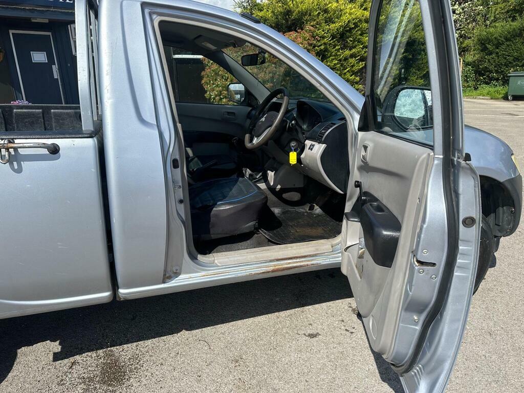 Mitsubishi L200 2.5 Di-d Trojan 2013 White #12