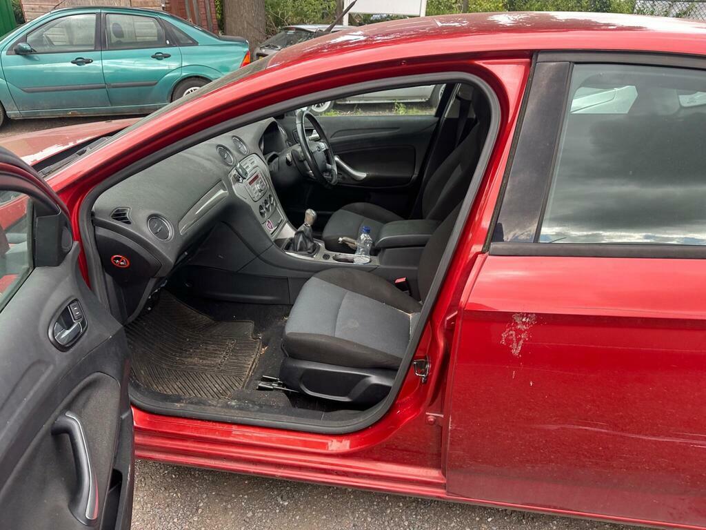 Ford Mondeo 1.6 Edge Red #2