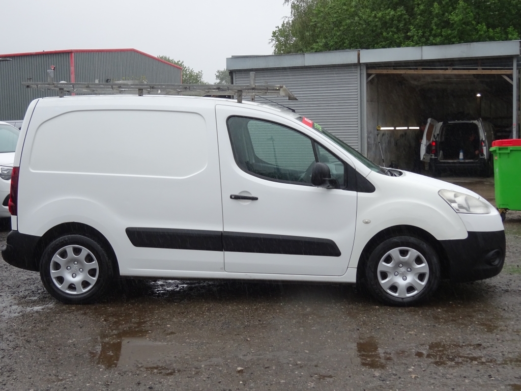 Peugeot Partner  White #18