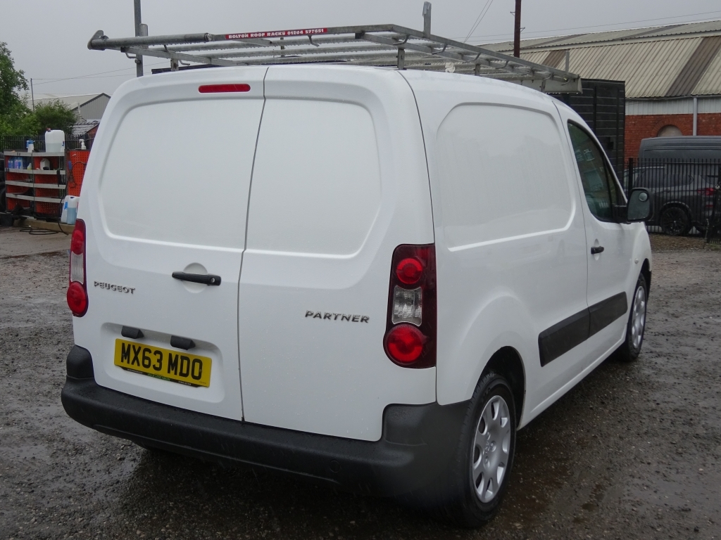 Peugeot Partner  White #13