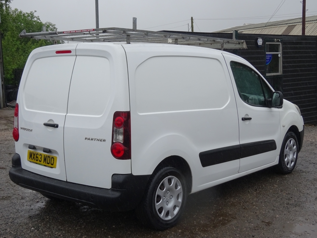 Peugeot Partner  White #16